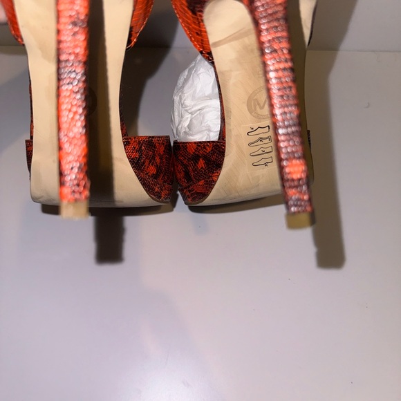 Michael Kors printed leather ankle strap *worn once* - Picture 8 of 8